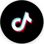 Trading lernen Trading lernen bei Robin Hess Mentoring: Teilnehmer notiert ‚Wann kaufen, wann verkaufen, wie viel riskieren‘ neben einer Watchlist; klare Routine statt Bauchgefühl